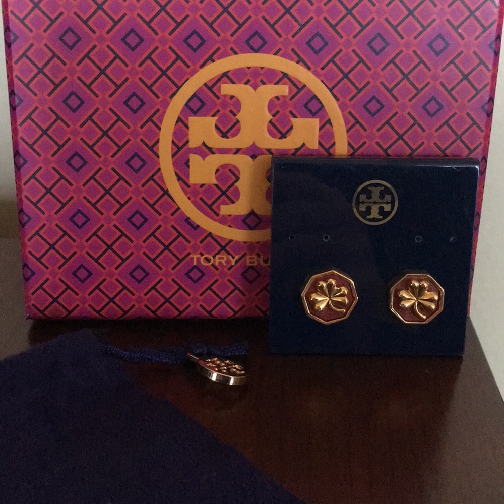 Tory Burch Sylbie Clover Leather Earrings.